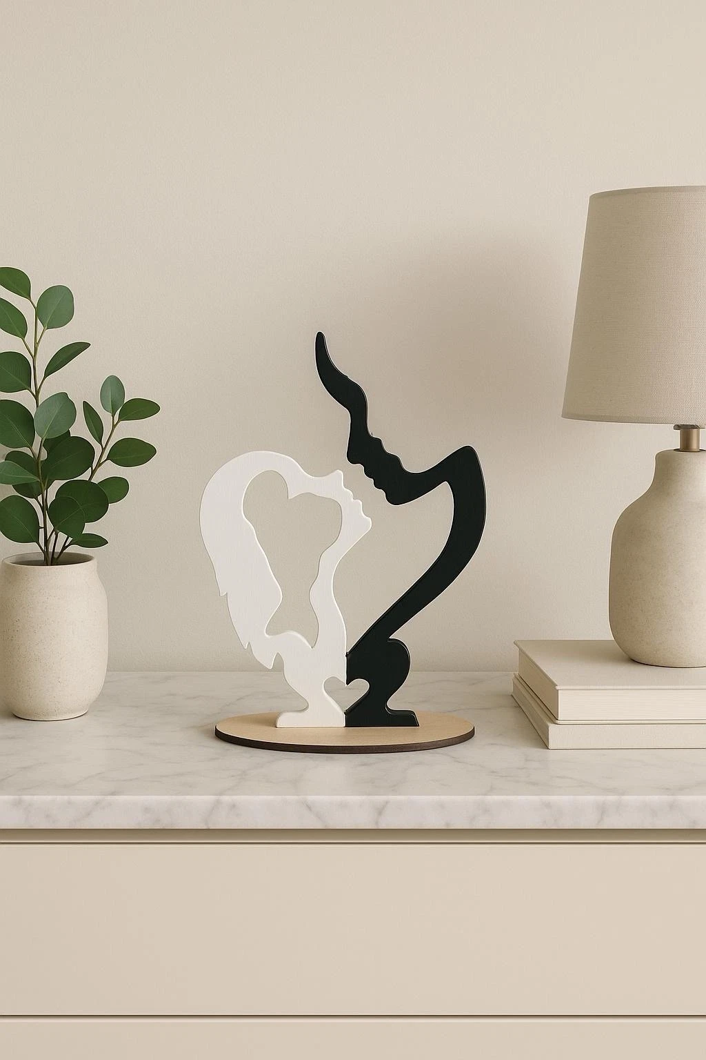 STATUA IN LEGNO DIPINTA -SIMBOLO D’AMORE