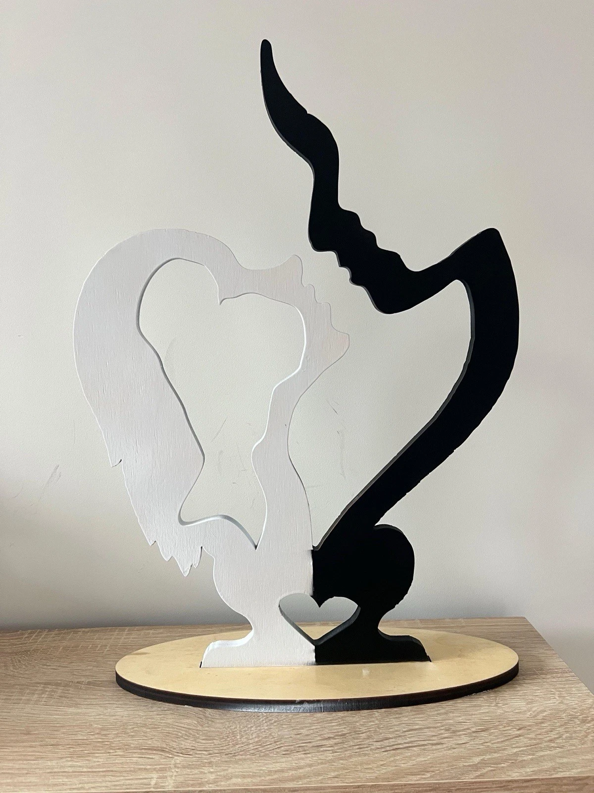 STATUA IN LEGNO DIPINTA -SIMBOLO D'AMORE - immagine 2